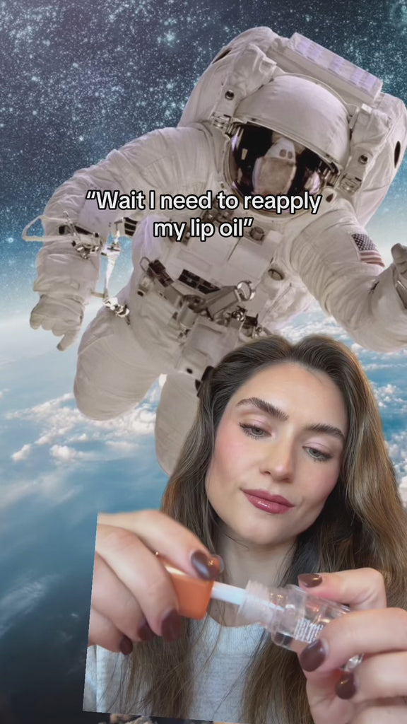 Some things simply can't wait 👄💄